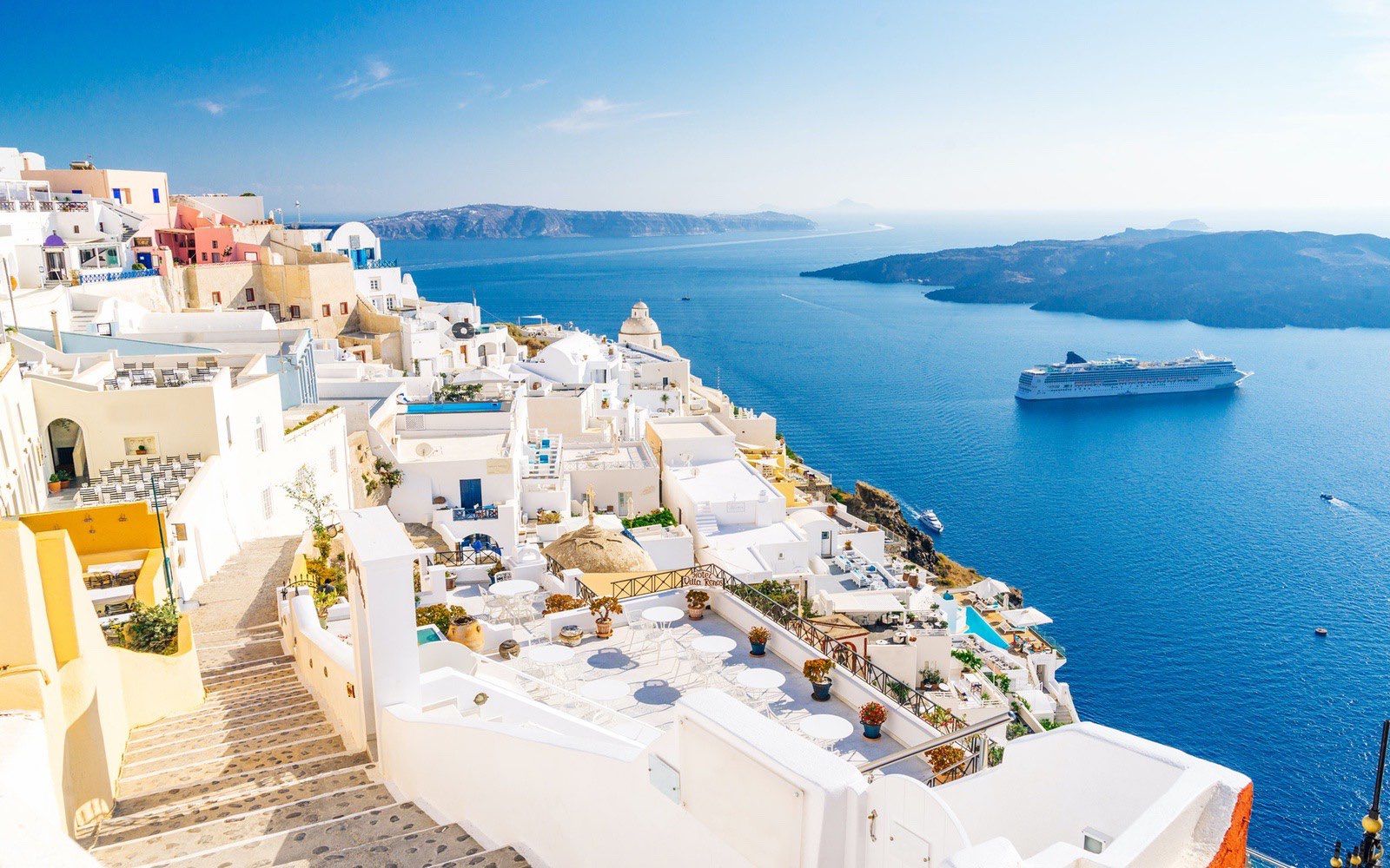 Thira – capital of Santorini