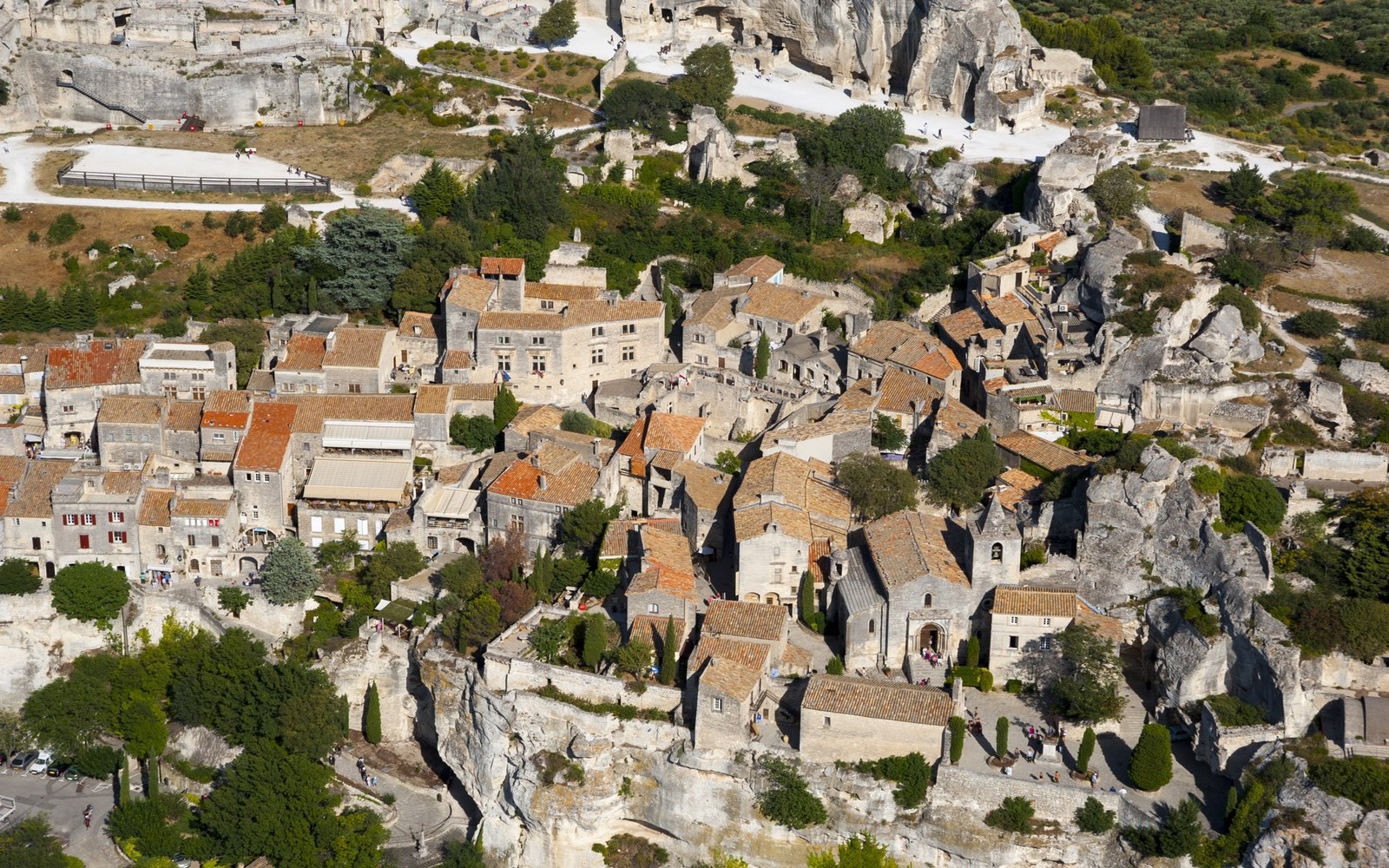 Де ле. Les Baux-de-Provence (Ле-бо-де-Прованс). Les Baux-de-Provence Франция. Древняя каменная деревня Ле-бо. Ле бо де Прованс достопримечательности.