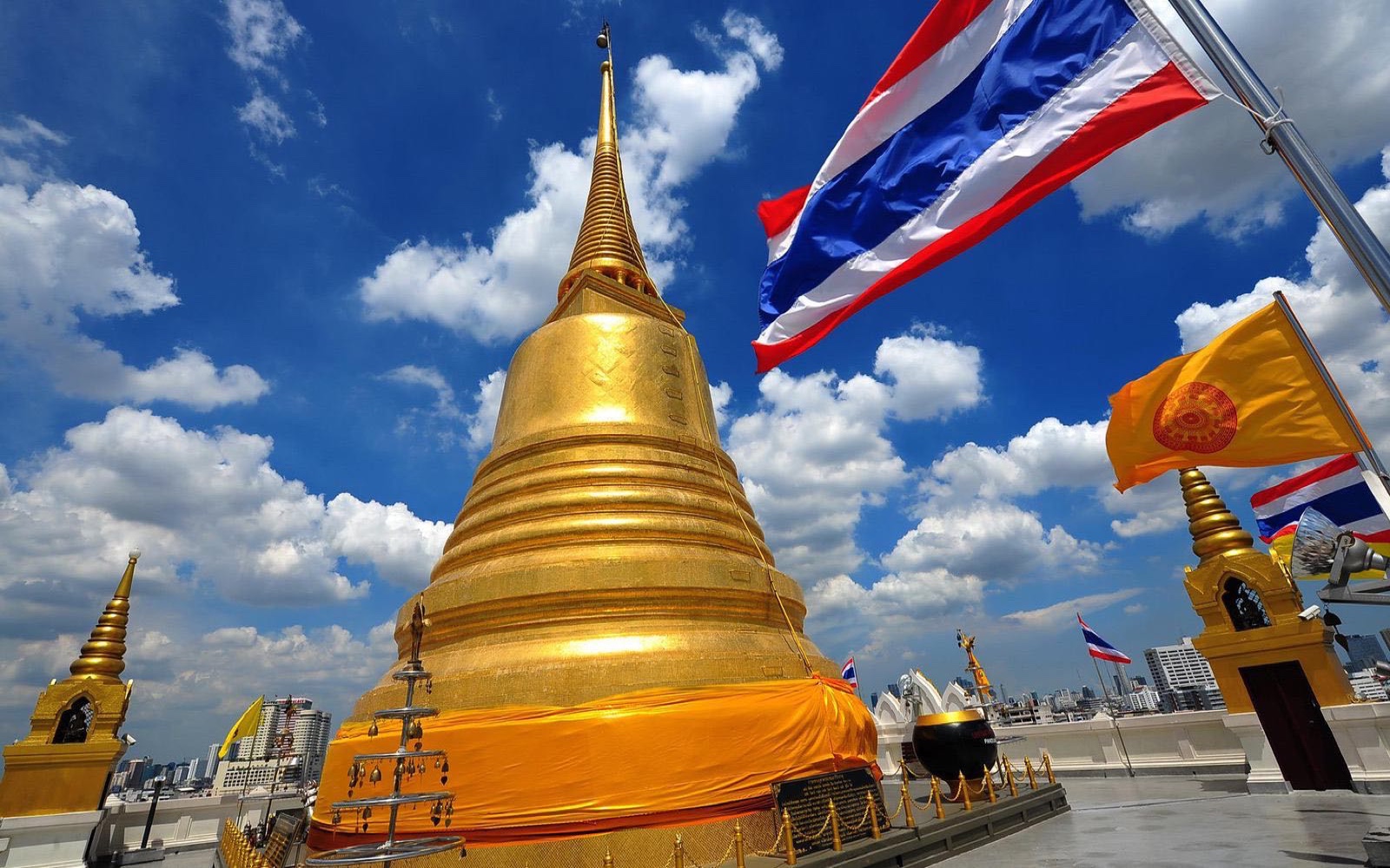 59-метровая золотая ступа