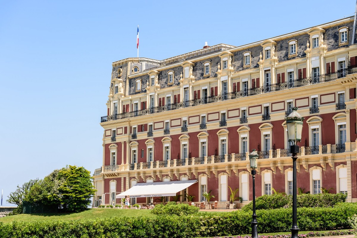 Знаменитый Hotel du Palais