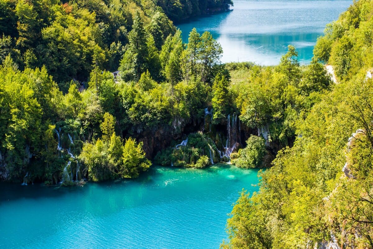 Цепь невероятно чистых озер