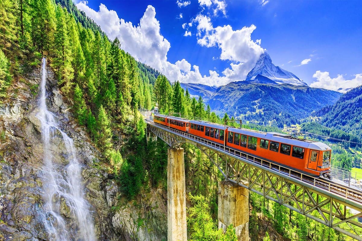 6 панорамных поездов,  из которых вы увидите Швейцарию в новом свете