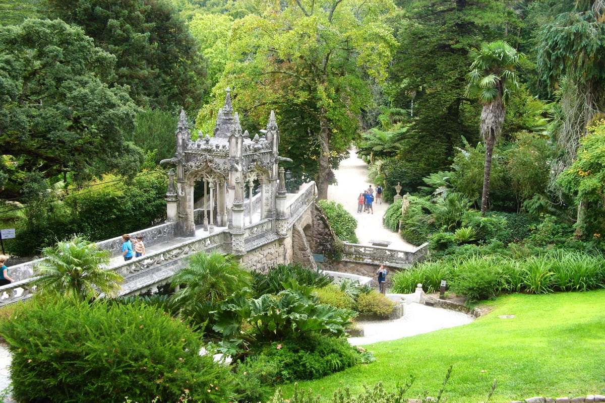 Привлекает туристов со всего мира