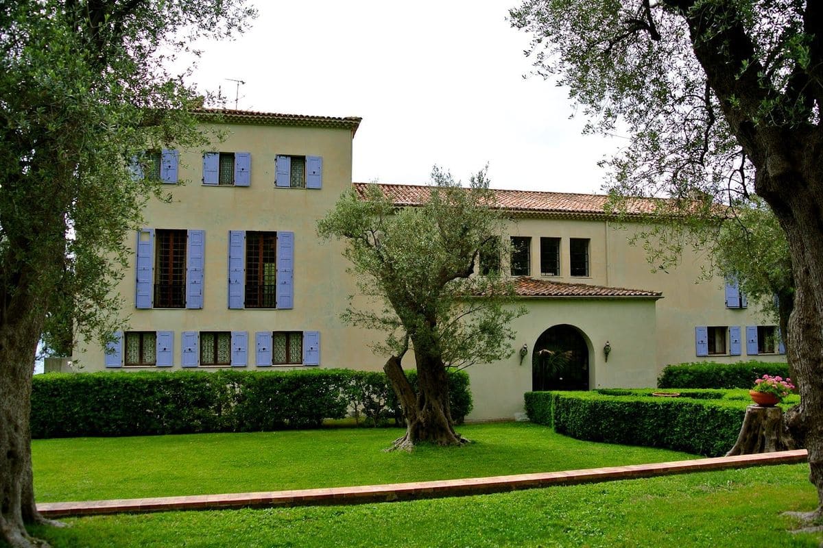 The villa is worth seeing